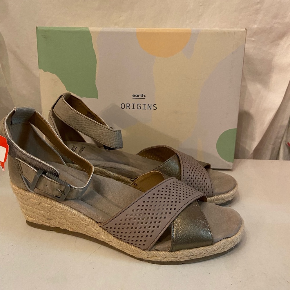 Earth origins platinum color wedge sandals in various sizes